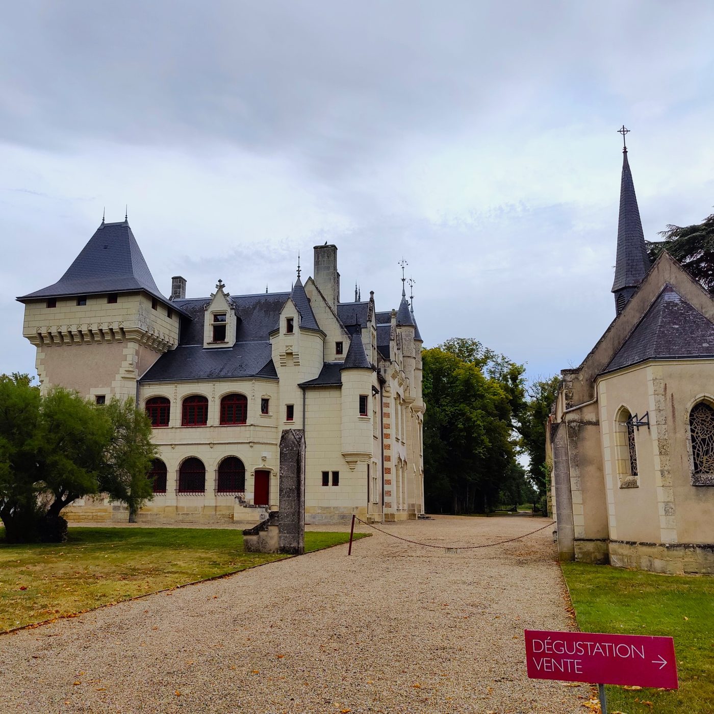 Château de la Grille (Chinon, Rosé, Baudry-Dutour Rouge & Blanc) — foto 2